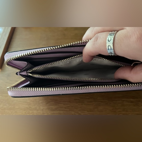 NWOT Kate Spade Light Purple Zip Around Leather Wallet - Picture 4 of 4